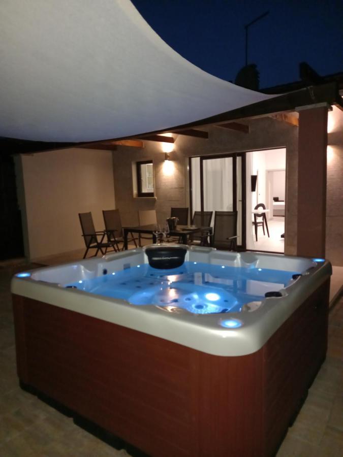 Apartmani Noa I Natali Kaldanija Экстерьер фото